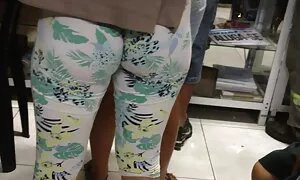 Tatoué Kristine film porno complet gay se masturbe avec un jouet sa fente